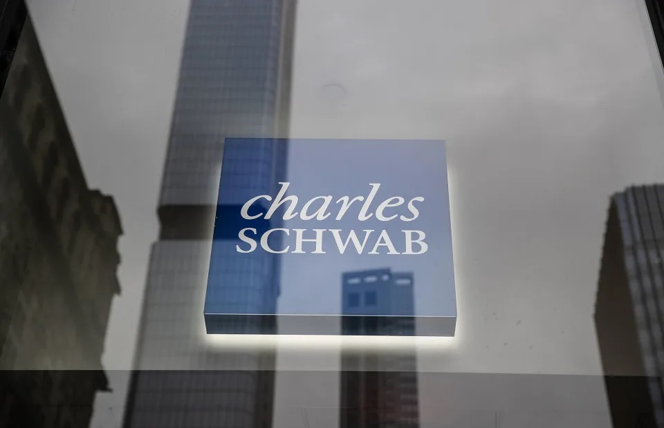 Bloomberg: Schwab Has Worst Drop in Years After SVB, Block Trade