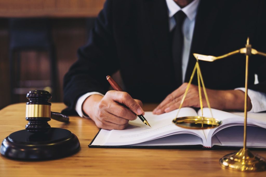 Navigating Legal Challenges with Ease: A Comprehensive Review of Lawyer.com and Its Wide Array of Services