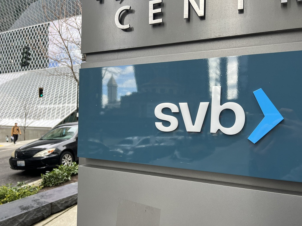 CNBC: U.S. government steps in and says people with funds deposited at SVB will be able to access their money