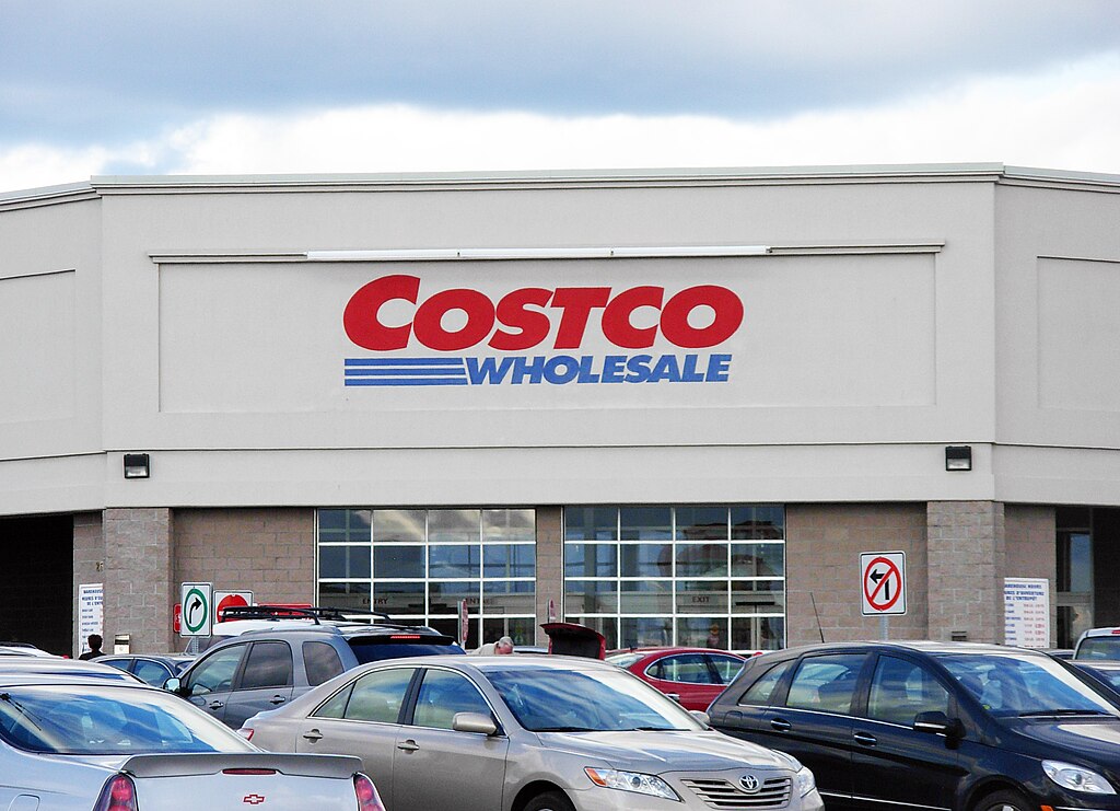 会员模式与品牌溢价齐驱，Costco基本面稳健但估值引发担忧